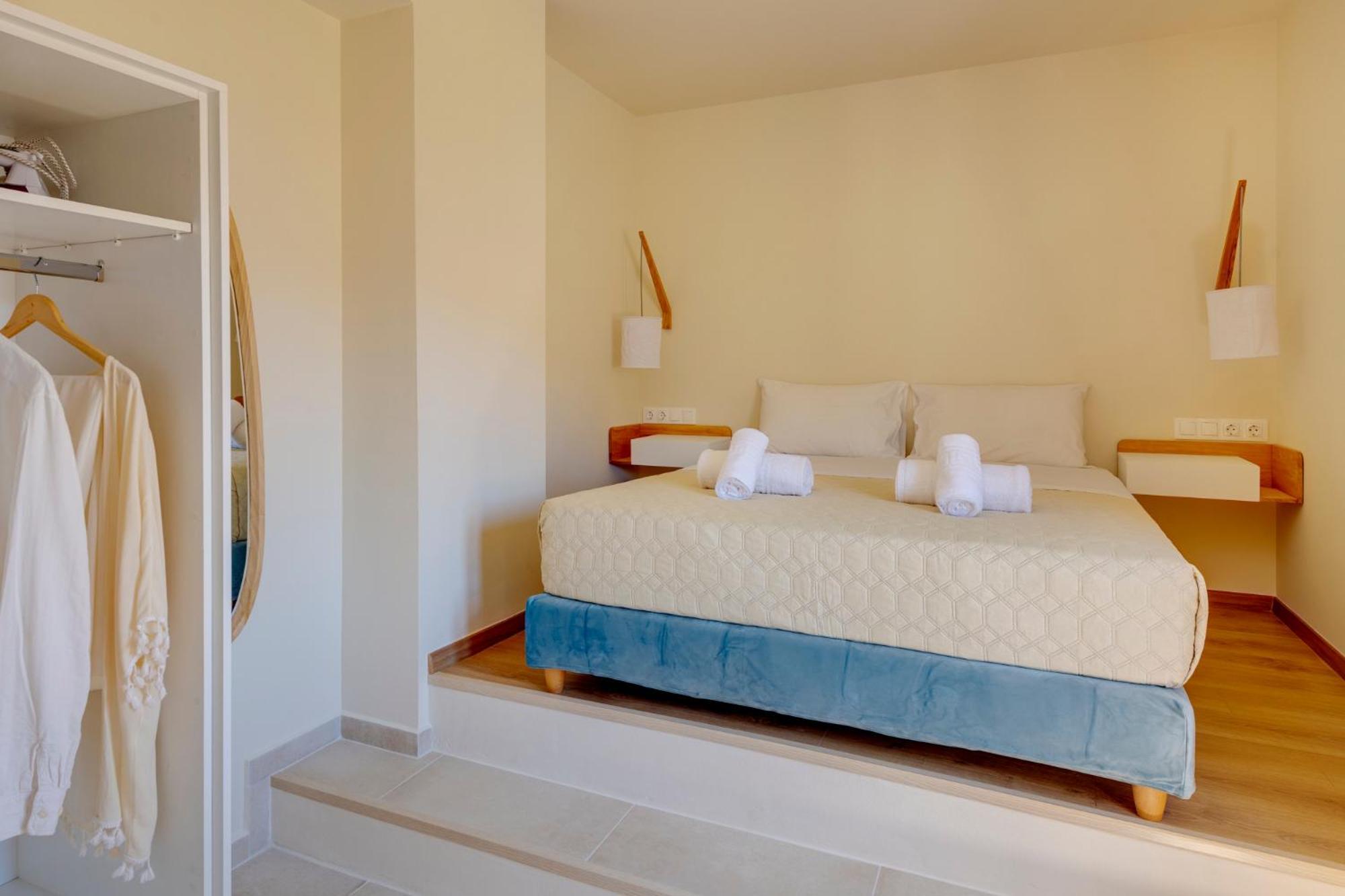 Lalari Beach Suites Vári Dış mekan fotoğraf