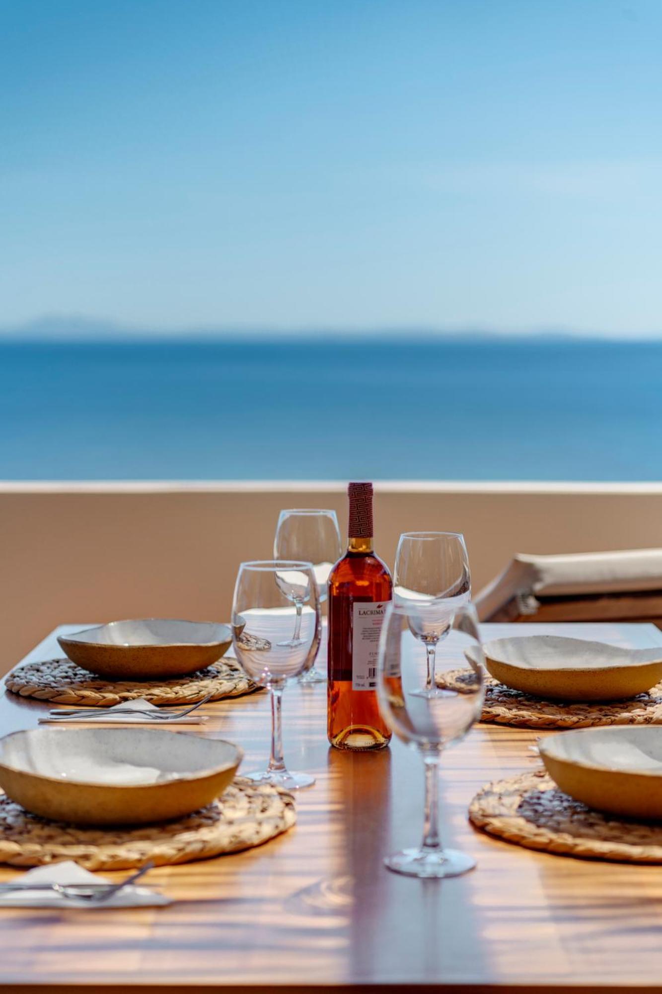 Lalari Beach Suites Vári Dış mekan fotoğraf