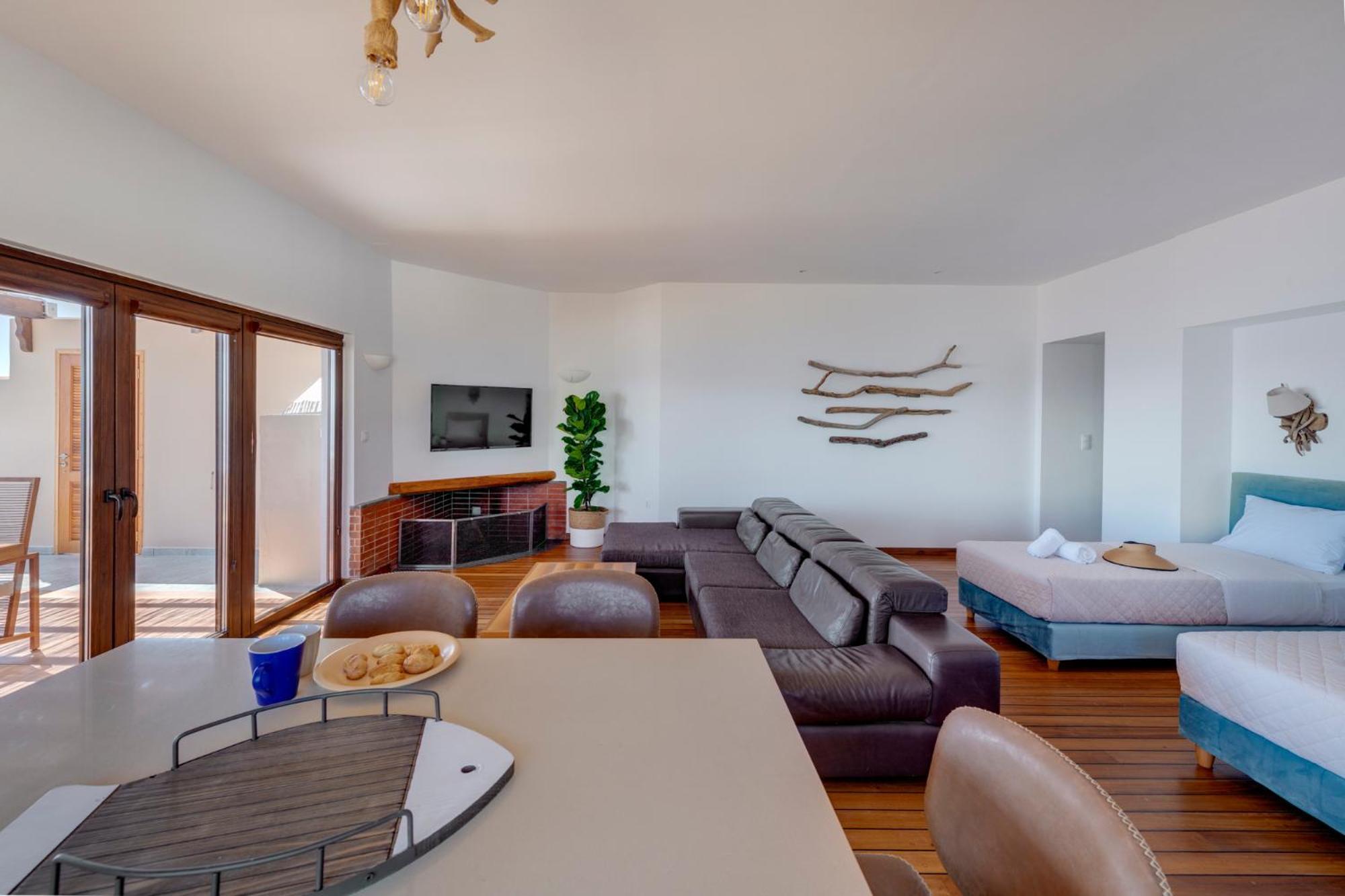 Lalari Beach Suites Vári Dış mekan fotoğraf