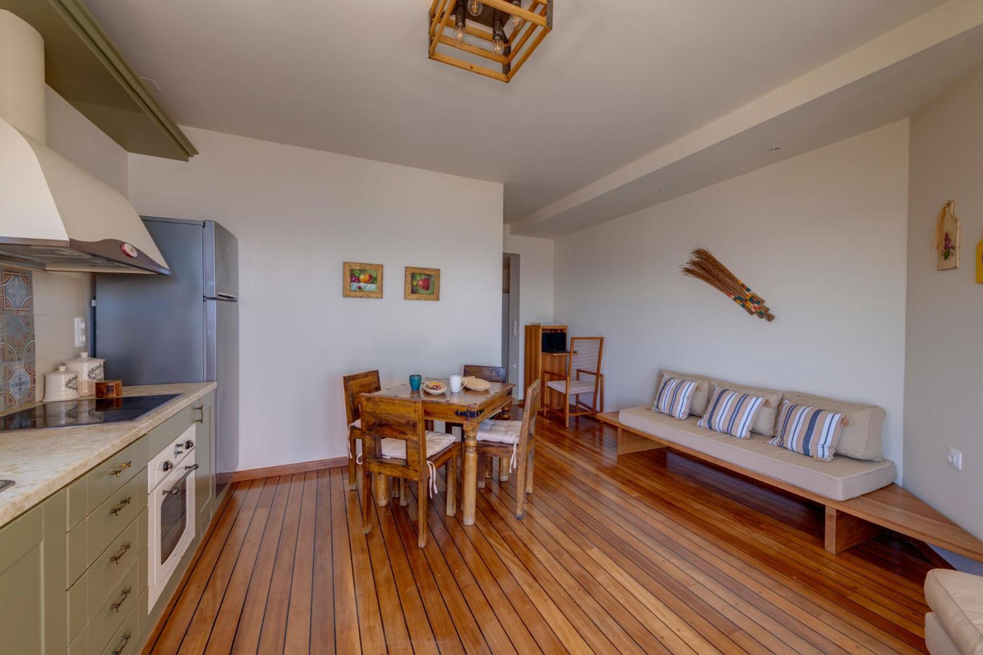Lalari Beach Suites Vári Dış mekan fotoğraf