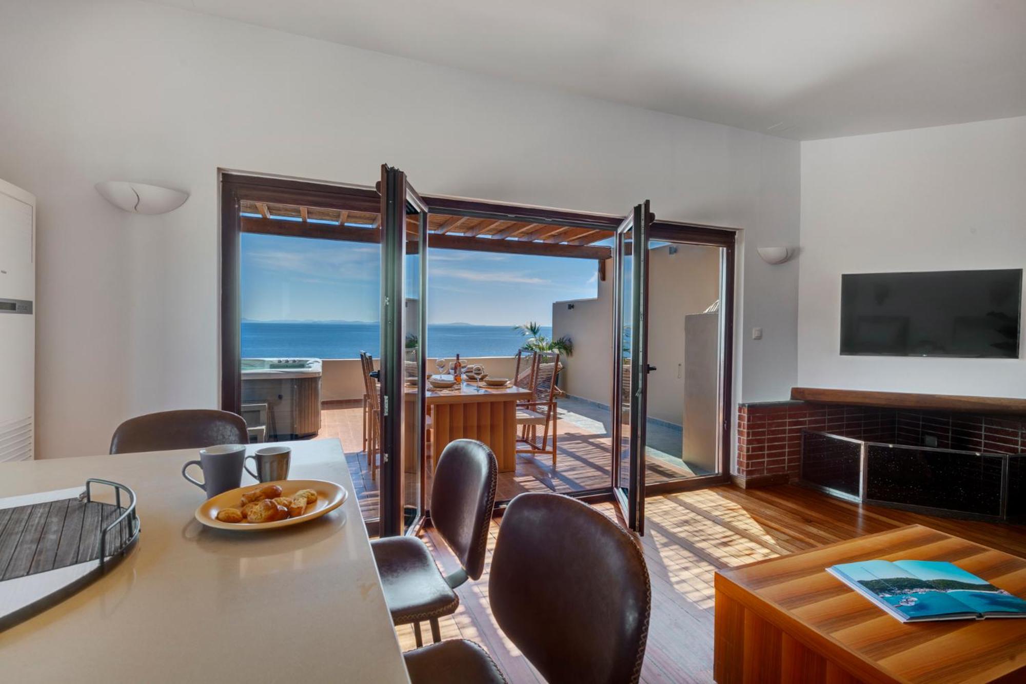 Lalari Beach Suites Vári Dış mekan fotoğraf