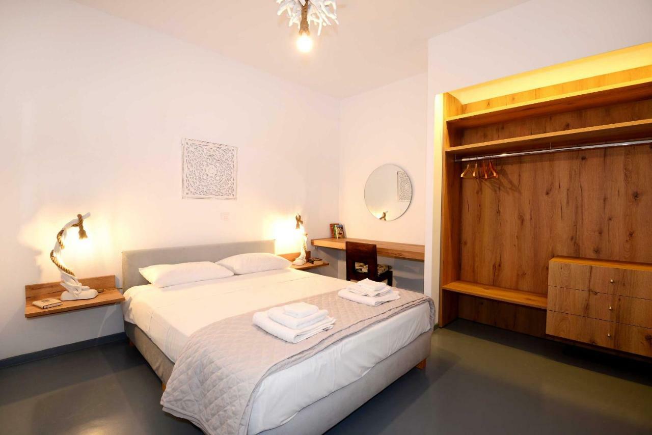 Lalari Beach Suites Vári Dış mekan fotoğraf